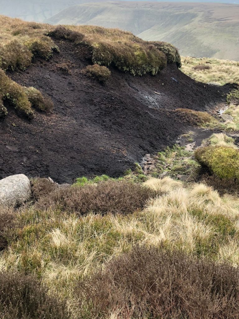 Dramatic-corrosion-in-the-Peat-Bog-Edale-Skyline